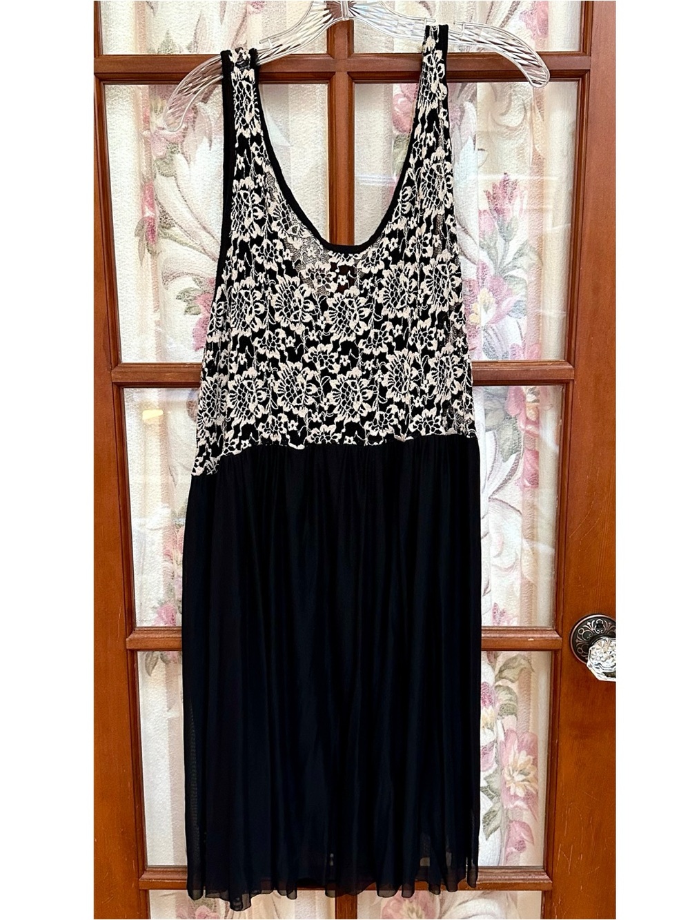 Black and White Floral Lace Bodice Sleeveless Dress